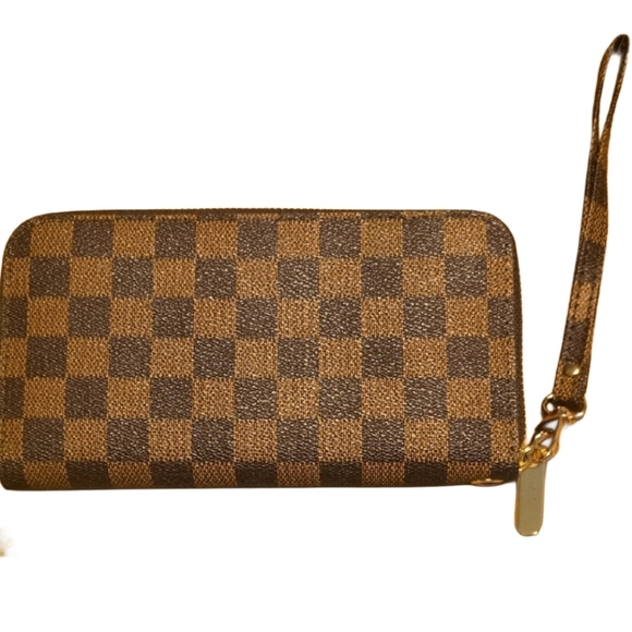 Accessories - Checkered Brown and Black Wristlet Wallet